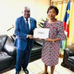 l’Ambassadeur François MOUELY-KOUMBA a présenté la lettre d’accréditation qui le nomme Représentant, Chef du Bureau de liaison de la CEEAC à BANGUI